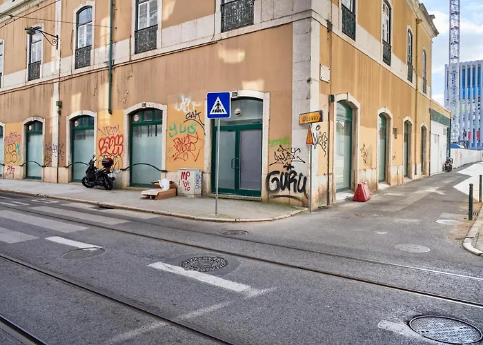 Amazing At Cais Do Sodre